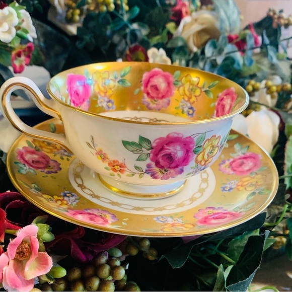 “Vintage” Royal Chelsea Cup & Saucer (Set) - Picture 2 of 13